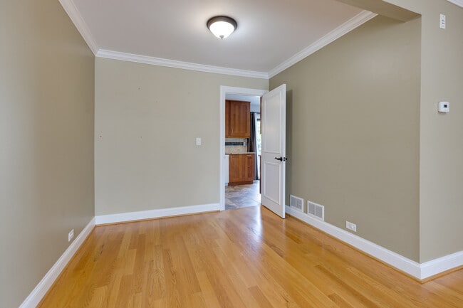 Building Photo - 740 Lakeview Point