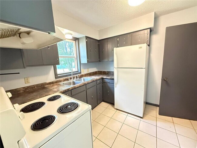 Building Photo - 415 Belle Aire Dr