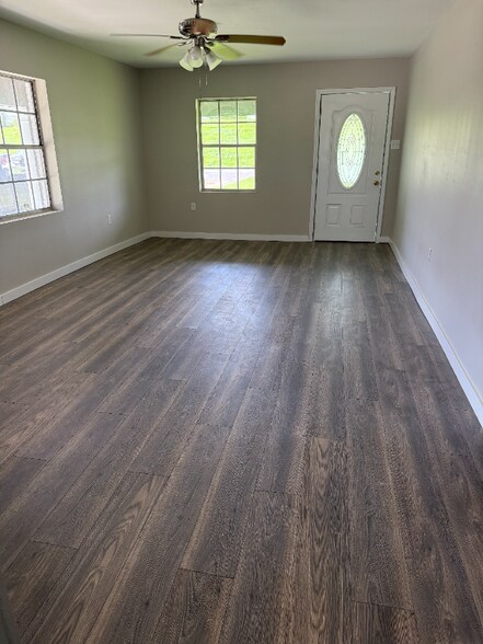 Building Photo - 3596 LA-44