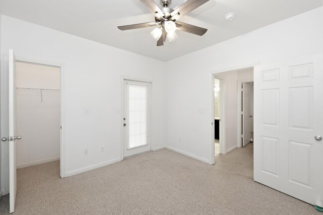 Building Photo - 2445 Monarch Dr