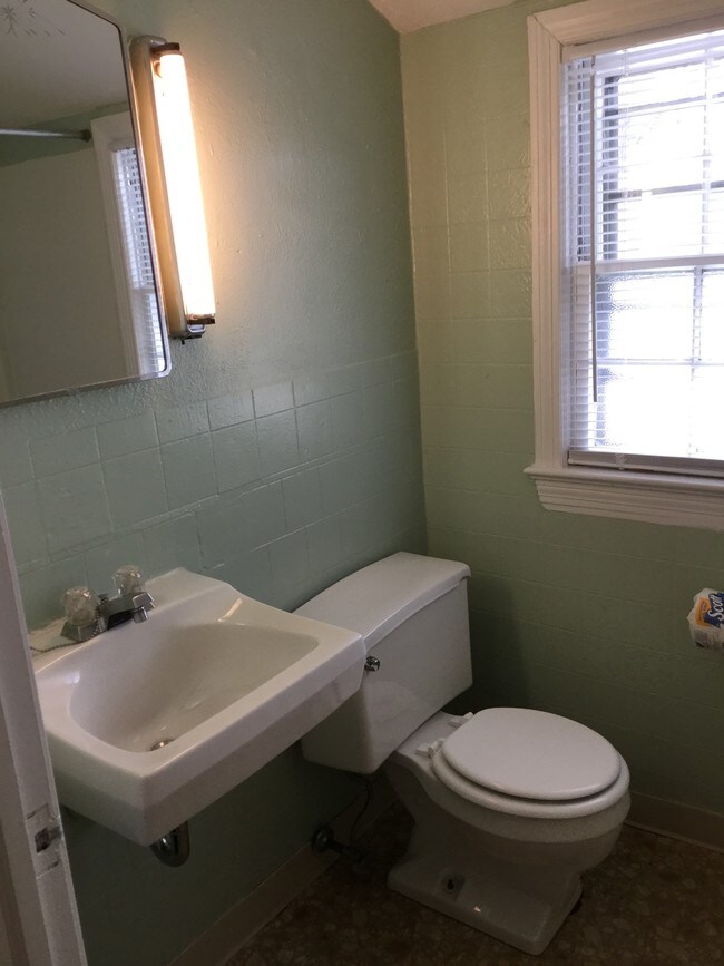 Building Photo - Townhomes on Englewood