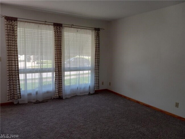 Building Photo - 567 Stetler Ave