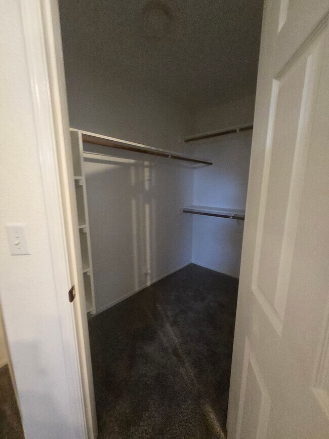 Building Photo - 3 BR 2 BA Available Now