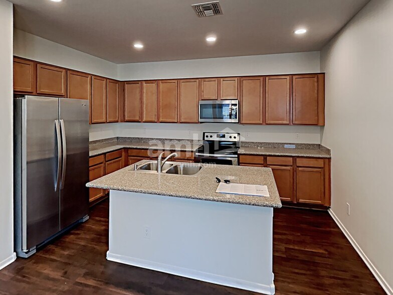 Building Photo - 1688 E Primavera Way