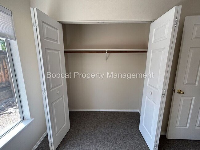 Building Photo - 1650 Walker Dr