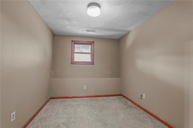 Building Photo - 125 Lewis Farm Rd