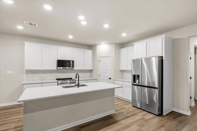 Building Photo - 5900 Whisper Creek Dr