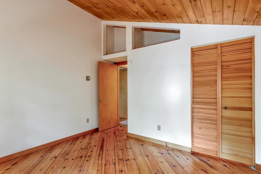 Building Photo - 321 Gibbs Rd