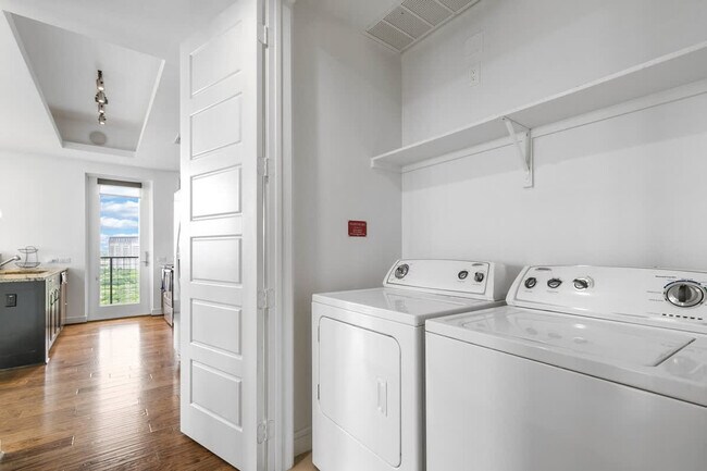 Building Photo - 101 Bowen St