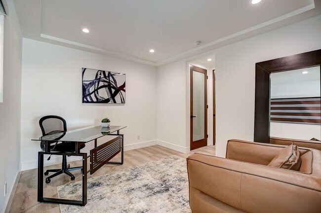Building Photo - 1 62nd Pl