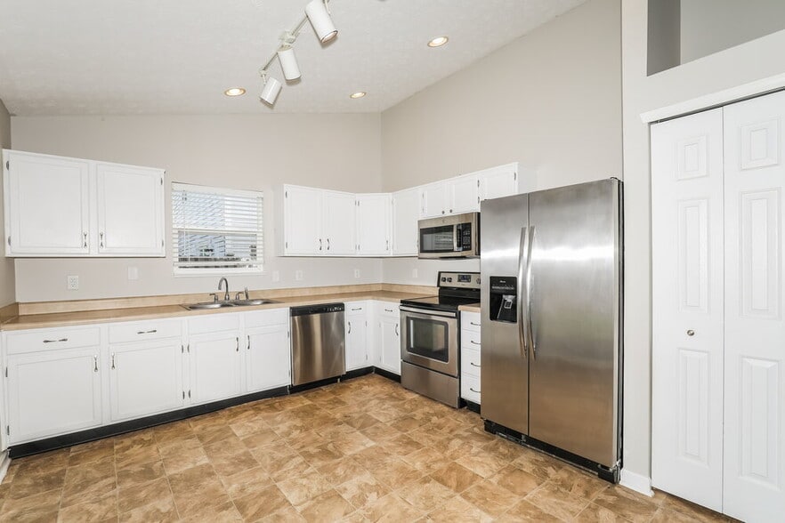 Building Photo - 5309 Waterton Lakes Dr