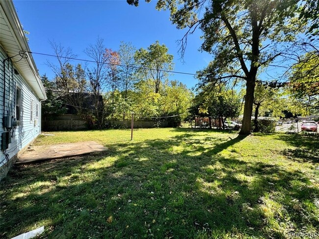 Building Photo - 834 E Cross St