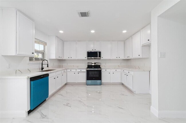 Building Photo - 13106 Cres Manor Ln