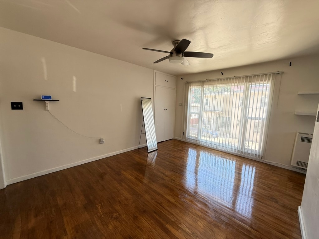 Building Photo - 1327 N Orange Dr