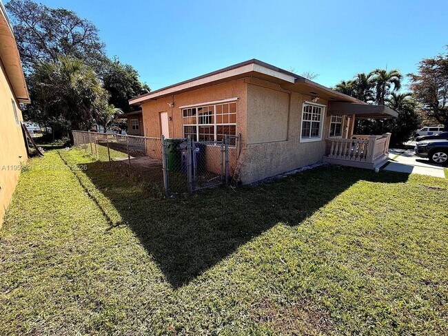 Building Photo - 14407 NE 5th Ave