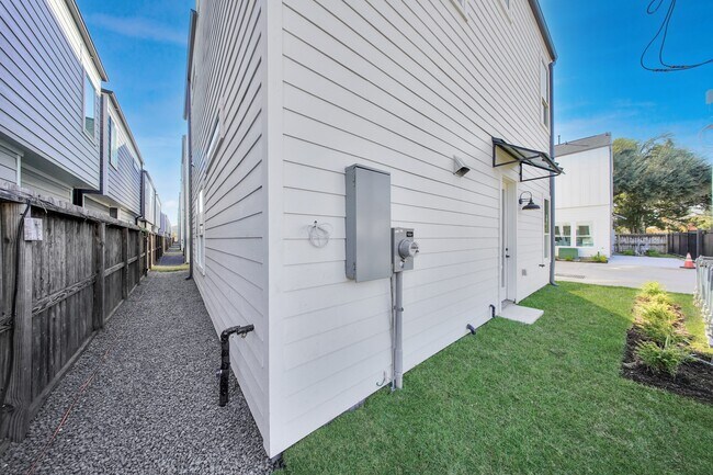 Building Photo - 8914 Laverne Shumard Ln