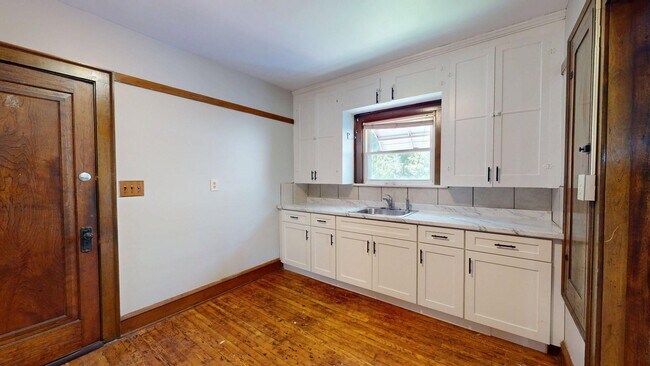 Building Photo - 4003 Behrwald Ave