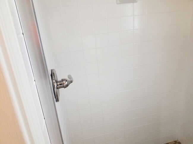 Building Photo - AVAILABLE Soon!! Large Family SF Newly Ren...