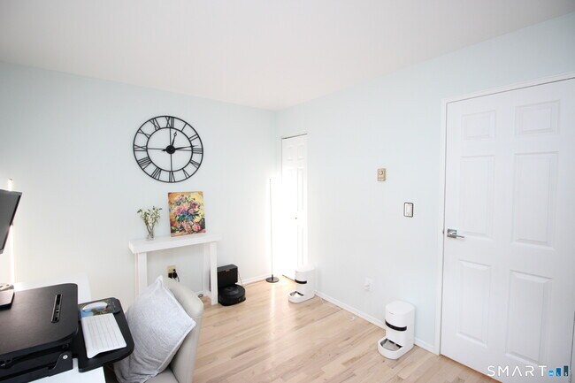 Building Photo - 30 Maple Tree Ave