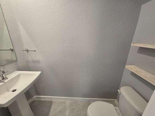 Building Photo - Bright and Easy-Living Home in Riviera Beach