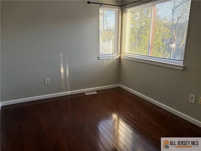 Building Photo - 904 Gregorys Way