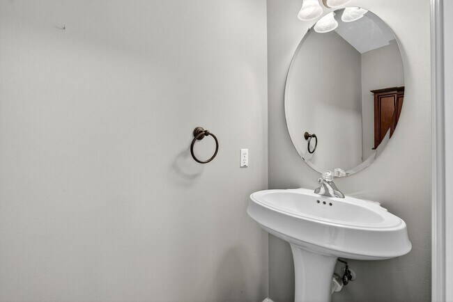 Building Photo - Spacious 3BR Townhome Across From Neighborhood Park