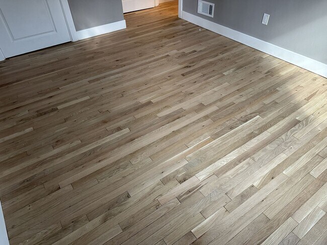 Building Photo - 234 Oak St