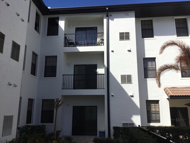 Building Photo - RESORT-STYLE 2 BEDROOM 2 BATHROOM CONDO