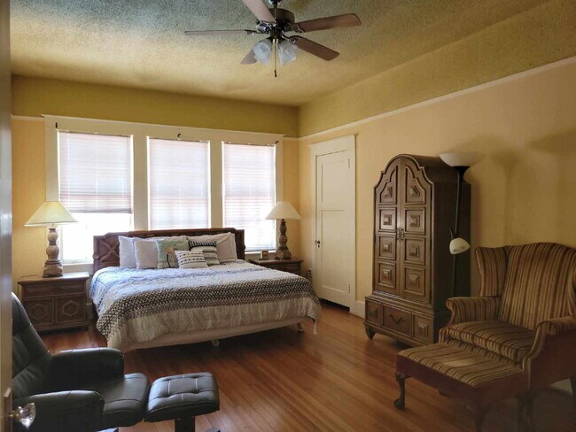 Building Photo - Historic home 2/1 for rent! Fully furnished