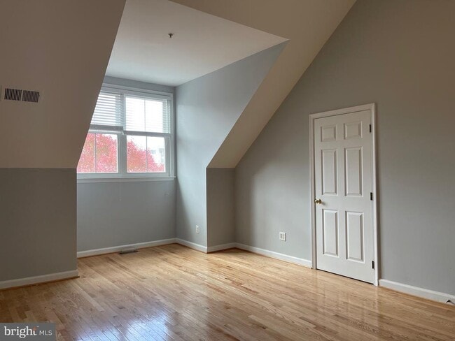 Building Photo - 680 9th St SW