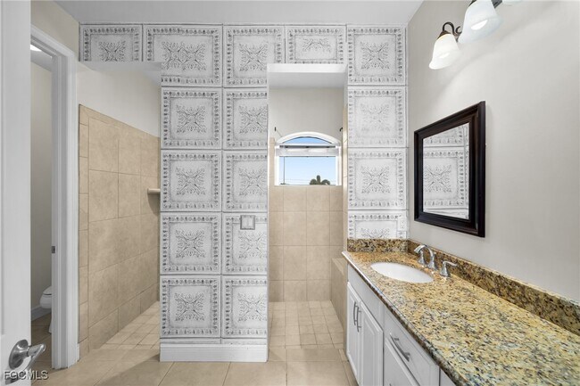 Building Photo - 3326 SW 8th St