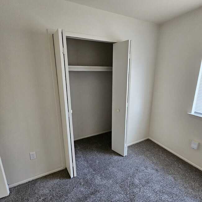 Building Photo - 3 Bedroom, 1 Bathroom Ranch with Updated Flooring, Paint, Carpet. 2 Car Garage. Kitchen with All ...