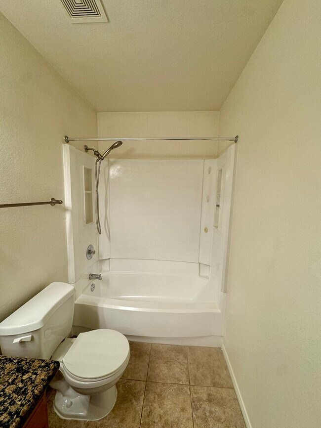 Building Photo - Charming 1 bedroom, 1 bathroom condo in Sacramento