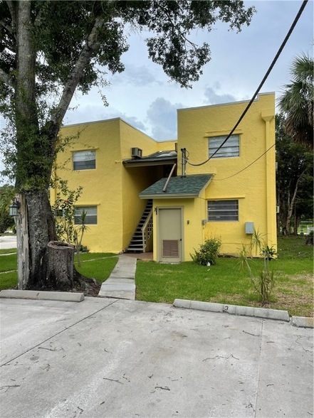 Building Photo - 1904 20th Ave