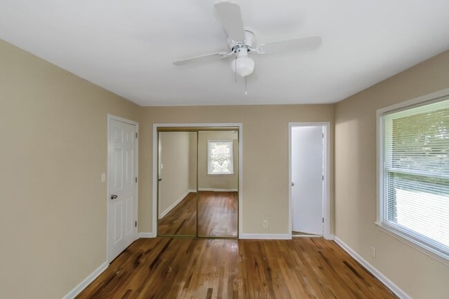 Building Photo - Beautiful 3 Bed 2 Bath Ranch home with a H...