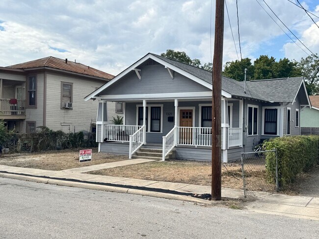 Building Photo - Move-In Ready & Recently Updated 2-Bedroom...