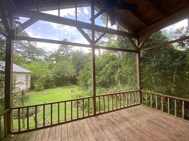 Building Photo - 518 McDaniel St