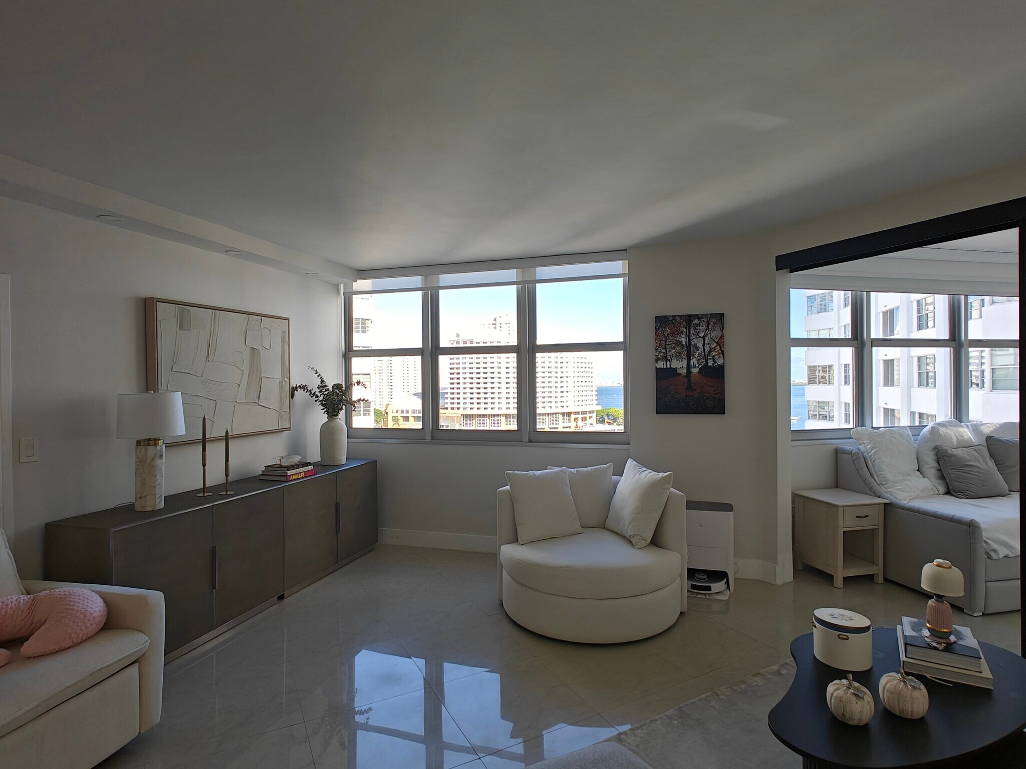 Building Photo - 825 Brickell Bay Dr