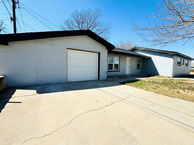 Building Photo - 1408 Stadium Ave