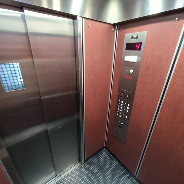 Building Photo - 7612 Park Ave