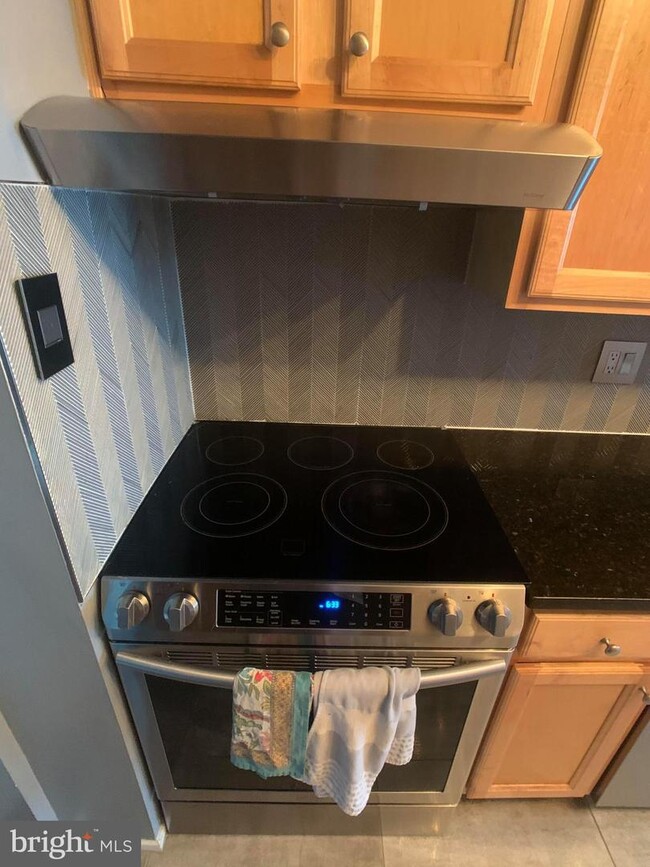 Building Photo - 4500 S Four Mile Run Dr