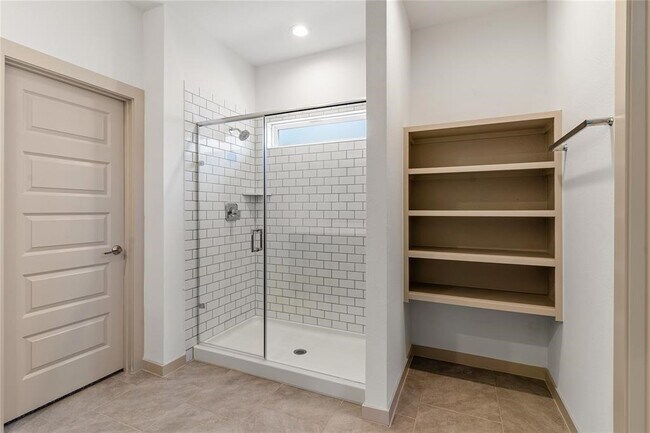 Building Photo - 29318 Hoelzen Holw Dr