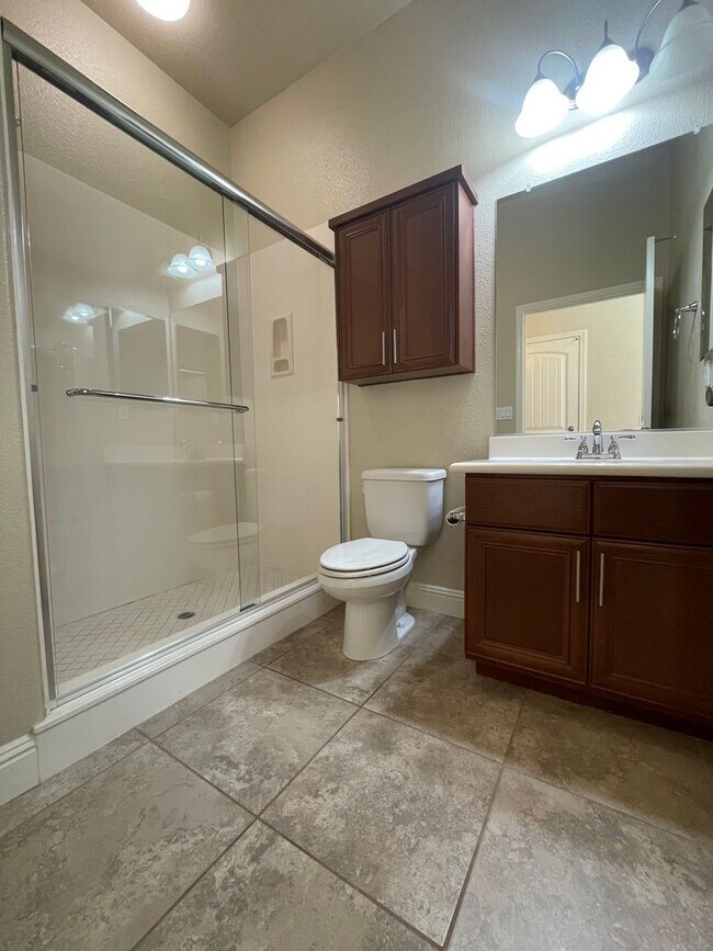 Building Photo - Stunning 4-Bedroom, 3-Bath Home – Available Now!