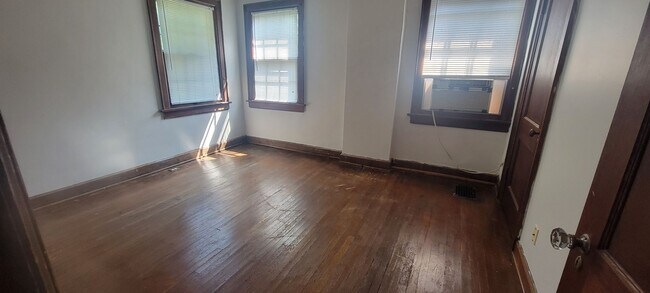 Building Photo - 2044 Iuka Ave