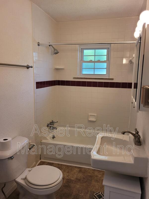 Building Photo - 7212 S Northshore Dr