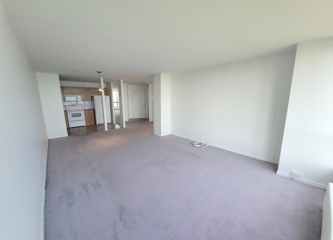 Building Photo - 5415 N Sheridan Rd