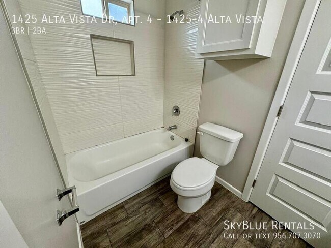 Building Photo - 1425 Alta Vista Dr
