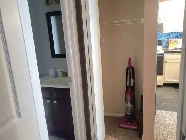 Building Photo - 857 S Van Gordon Ct