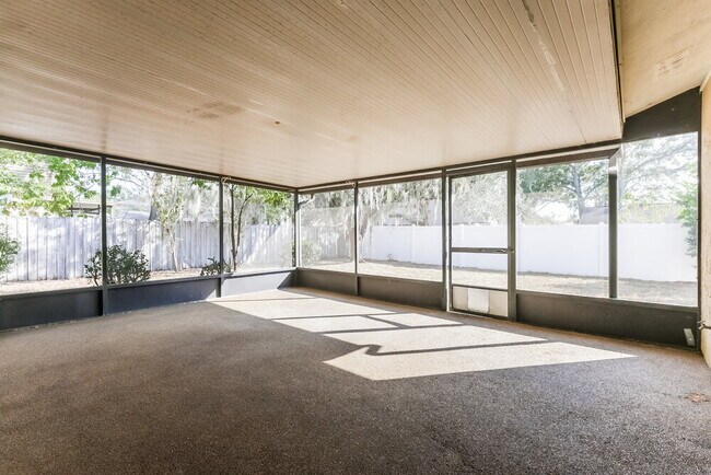 Building Photo - 813 Regal Palm Ct