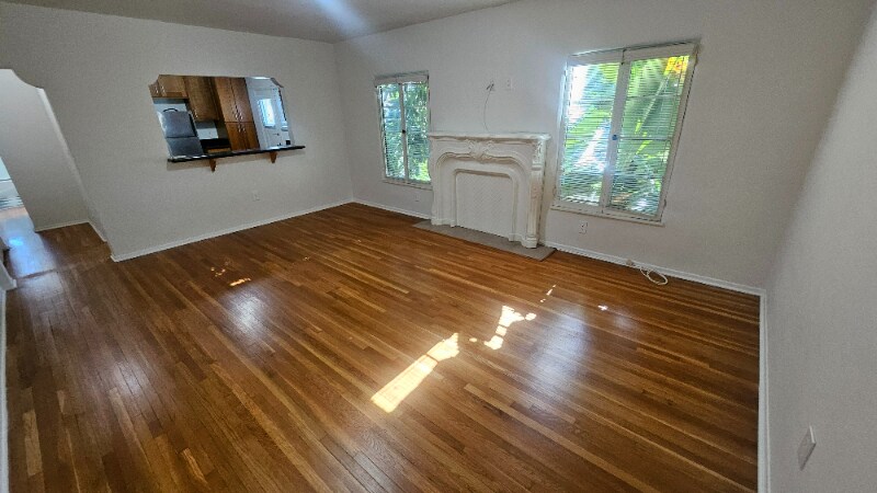 Building Photo - 1210 N Orange Grove Ave